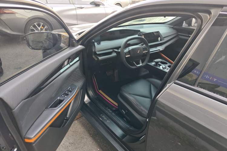 Used Changan UNI-V 2022 1.5T Prestige Version
