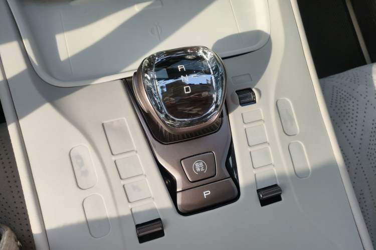 Used Denza D9 2022 DM-i 970 Four-Wheel Drive Flagship Model
