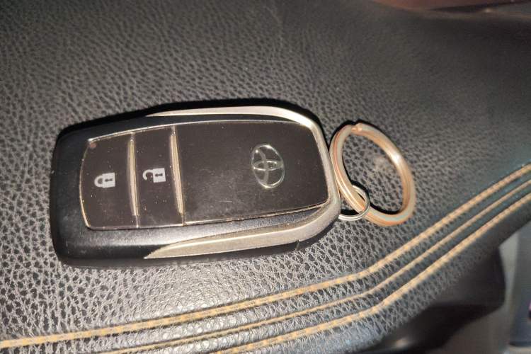 Used Toyota Highlander 2018 2.0T Two-Wheel-Drive Luxury Edition 7 Seats Emission Standard China V
