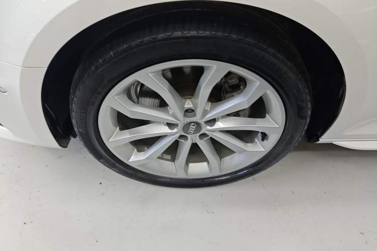 Used Audi A4L 2019 40 TFSI Fashion Edition China VI Emission Standard
