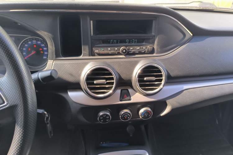 Used Dongfeng Ruichi 2021 2.4T Diesel Two-Wheel Drive Business Edition Long Cargo Bed YCY24165-61
