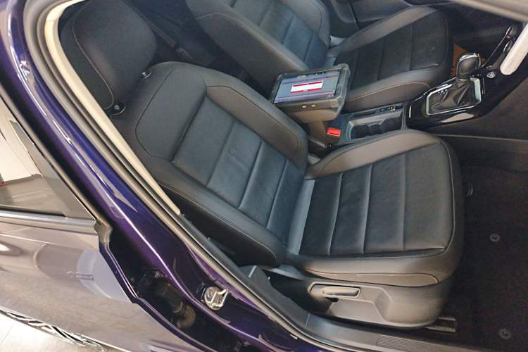 Used Volkswagen T-ROC 2021 280TSI DSG Two-Wheel Drive Comfort Connect Edition
