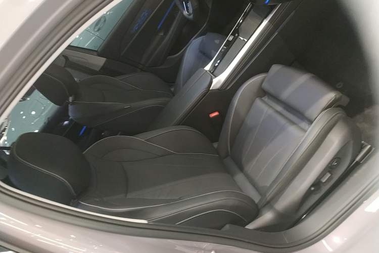 Used Volkswagen Passat 2025 Pro 380TSI Dragon Supreme Edition