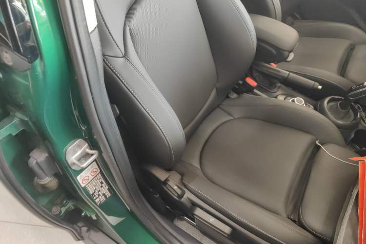 Used  MINI 2023 Updated 1.5T COOPER Artist Five-Door Edition
