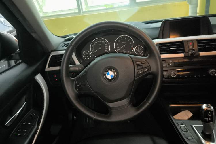 Used BMW 3 Series 2015 320i Fashion Model
