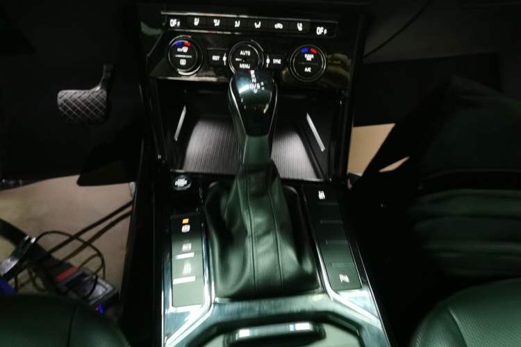 Used Volkswagen Passat 2019 380TSI Luxury Edition China VI Standard
