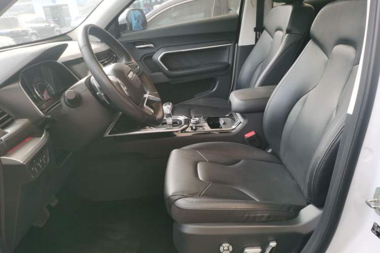 Used Haval H6 2017 Red Label 2.0T Automatic Two-Wheel Drive ZhiShang Model
