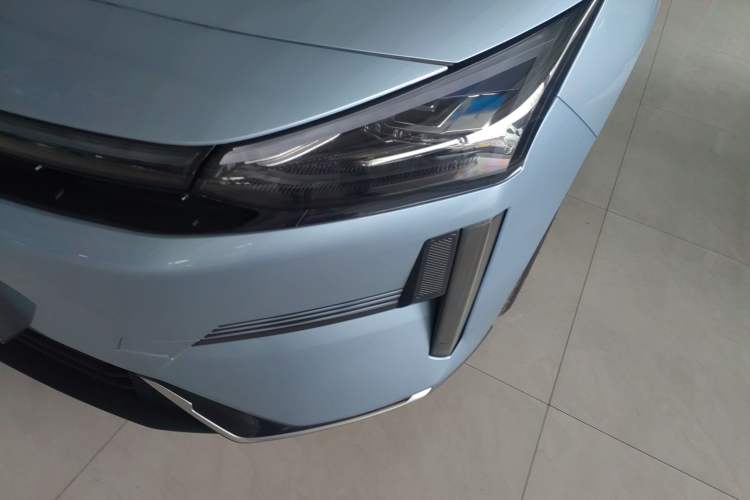 Used  L6 2025 EM-i 140km Starship Edition
