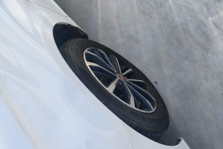 Used Roewe i5 2020 1.5L Automatic 4G Connect Luxury Flagship Edition
