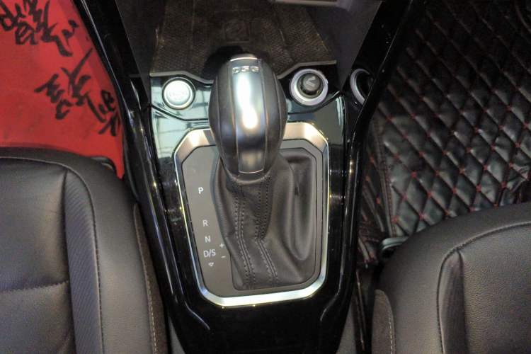 Used Volkswagen T-ROC 2021 280TSI DSG Two-Wheel Drive Comfort Connect Edition
