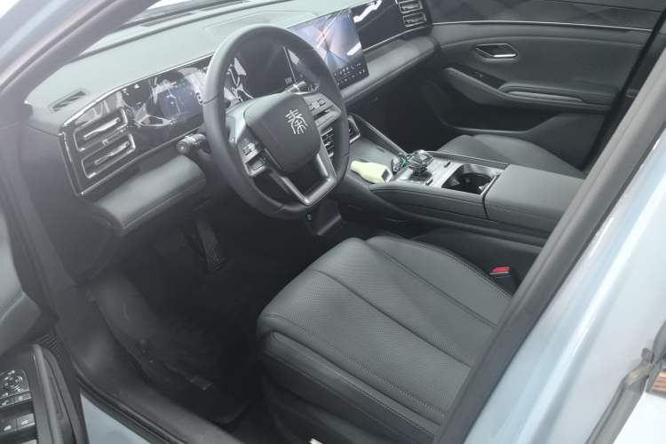 Used BYD Qin L 2025 DM-i Smart Drive 120KM Superior Model
