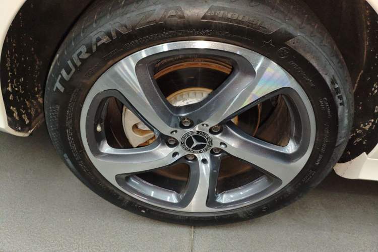 Used Mercedes-Benz E-Class 2018 E 300 L Sporty and Stylish Model
