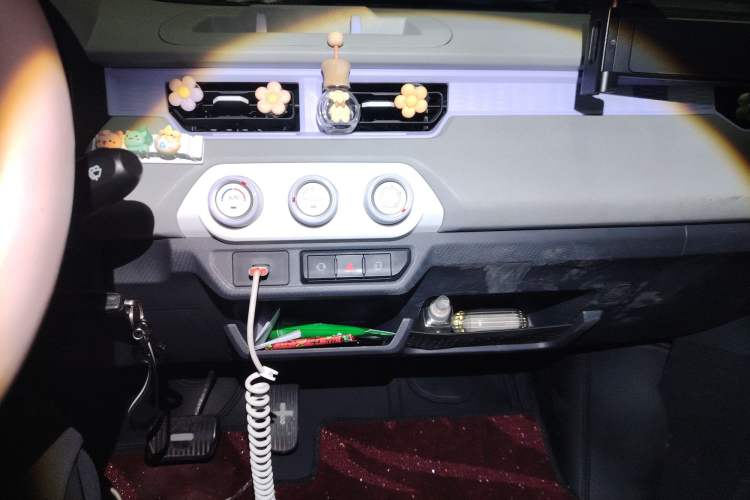 Used Chery QQ Ice Cream 2022 170km Sundae Phosphate Lithium-Ion
