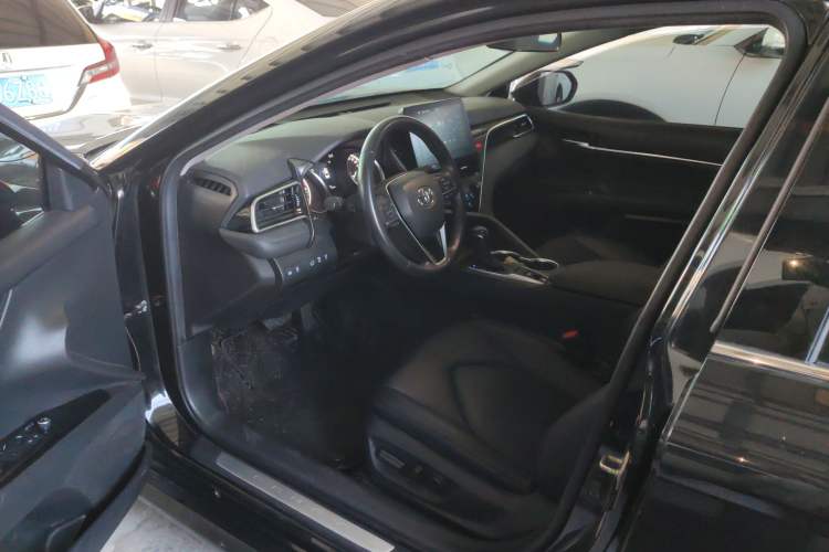 Used Toyota Camry 2021 2.0G Luxury Edition
