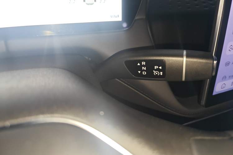 Used  SL03 2023 200Max Range-Extended Version
