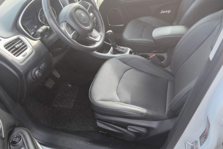 Used  Compass 2017 200T Automatic Family Edition
