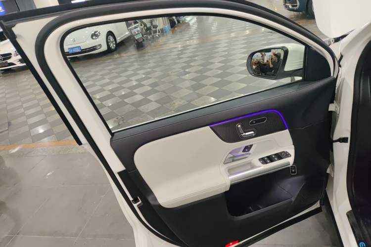 Used Mercedes-Benz EQA 2022 EQA 300 4MATIC Launch Edition
