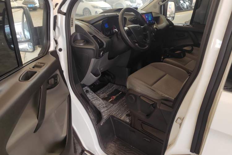 Used Ford Transit 2019 2.0T Diesel Multi-Purpose Commercial Vehicle Short Wheelbase Low Roof 6-Seater China VI Standard
