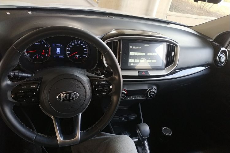 Used Kia kx1 Stonic 2021 1.4L CVT Fun & Sunroof Model