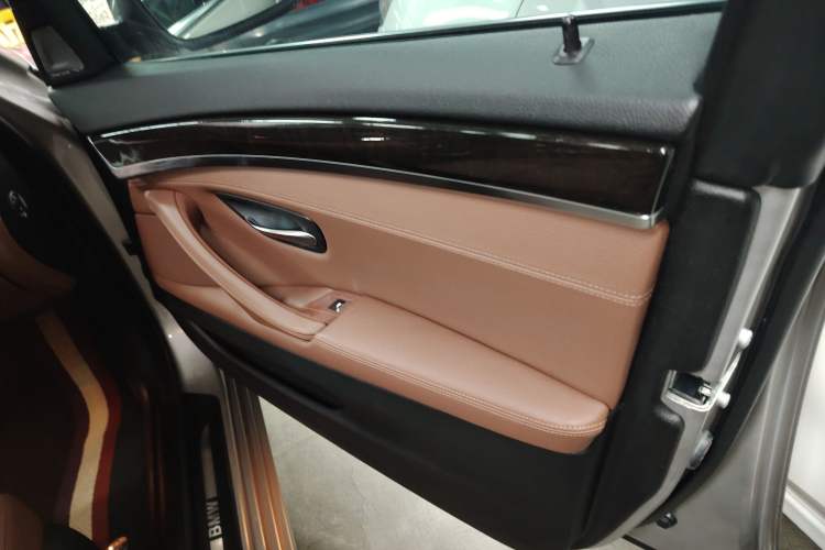 Used BMW 5 Series 2017 528Li Leading Model
