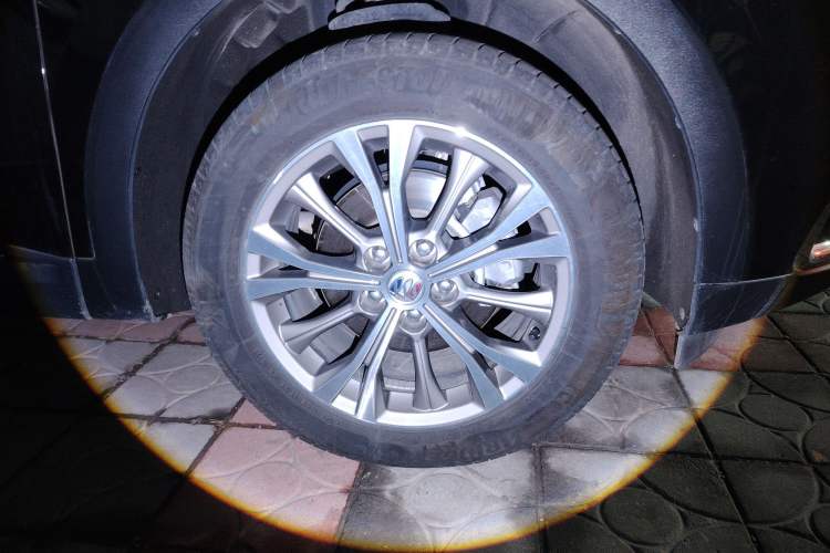 Used Buick Envision 2022 Encore Plus 652T Five-Seat Luxury Model
