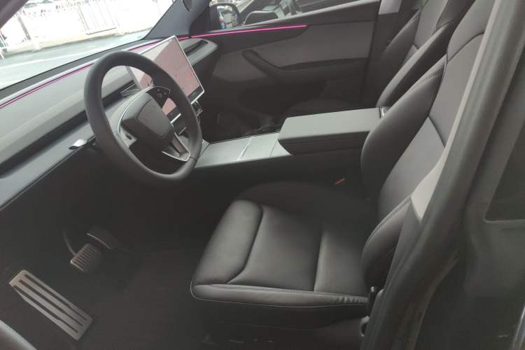 Used Tesla Model Y 2025 Rear-Wheel-Drive Version
