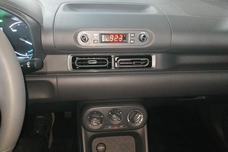 Used Wuling Hongguang New Energy 2024 All-Electric Model 300KM Practical Version
