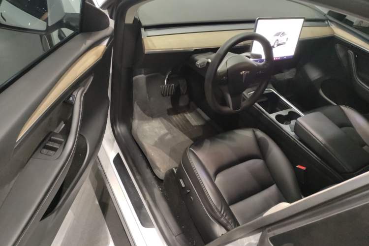 Used Tesla Model Y 2022 Rear-Wheel-Drive Version
