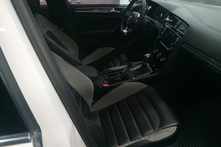 Used Volkswagen Golf 2018 280TSI Automatic R-Line Model
