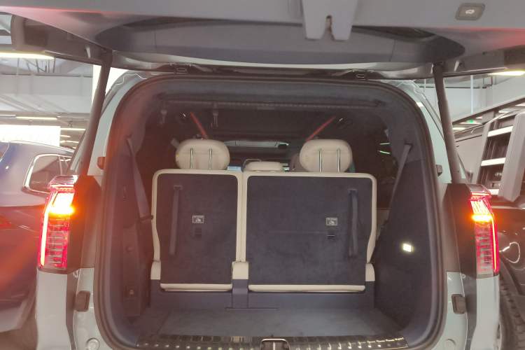 Used Zeekr 009 2024 7-Seater Walk-Through Version Four-Wheel Drive 108 kWh