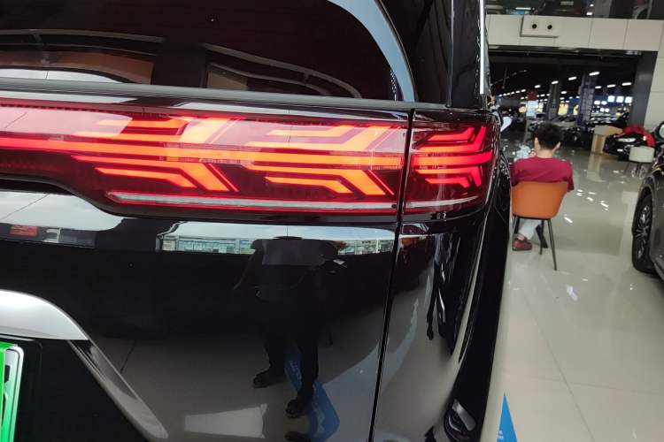 Used Denza D9 2024 DM-i 980 Four-Wheel Drive Prestige Model
