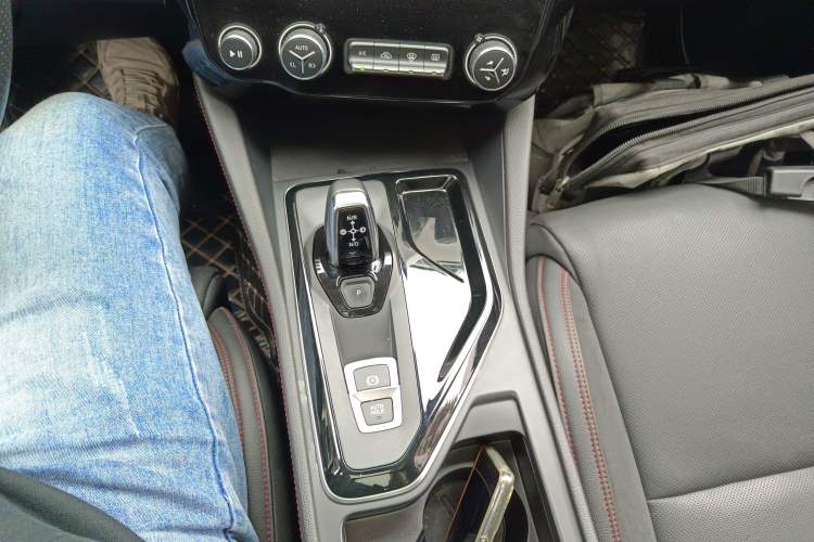 Used Lynk & Co 02 2019 1.5T DCT Two-Wheel Drive Pro Edition China VI Standard
