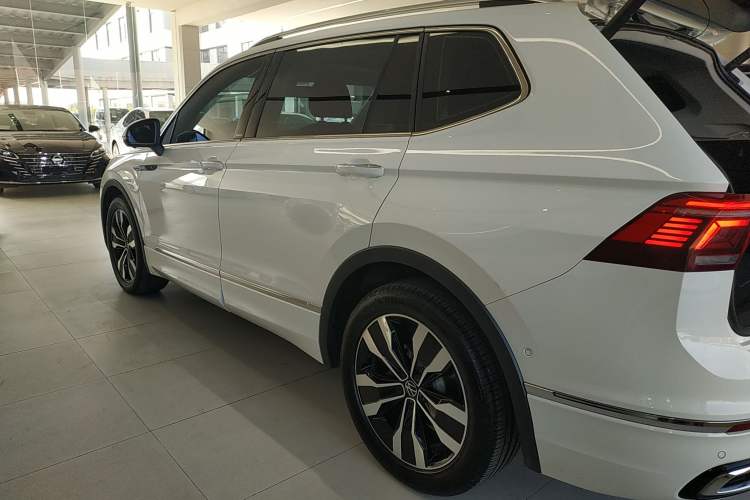 Used Volkswagen Tiguan L 2023 330TSI Automatic Two-Wheel Drive R-Line Enjoyment Edition