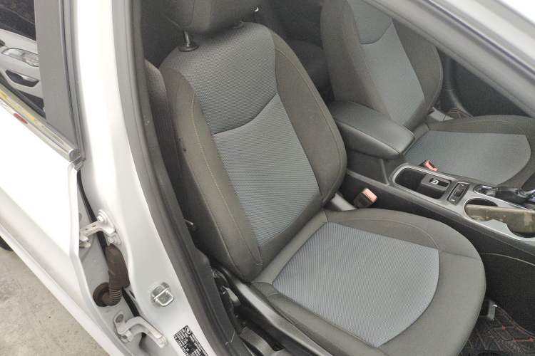 Used Chevrolet Cruze 2017 1.5L Automatic Pioneer Sunroof Edition
