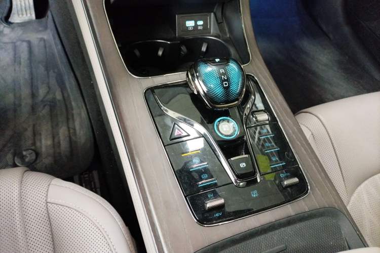 Used BYD Han 2025 DM-i Intelligent Driving Edition 125KM LiDAR Flagship Model
