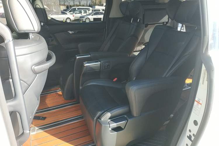 Used Toyota Vellfire 2020 Dual-Engine 2.5L HV Luxury Edition
