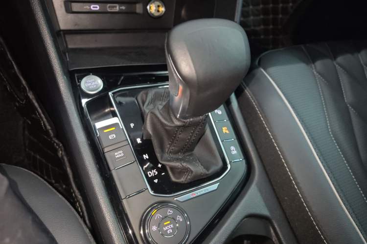 Used Volkswagen Tiguan L 2023 Facelifted 380TSI Automatic All-Wheel Drive R-Line Plus Version 7-Seater
