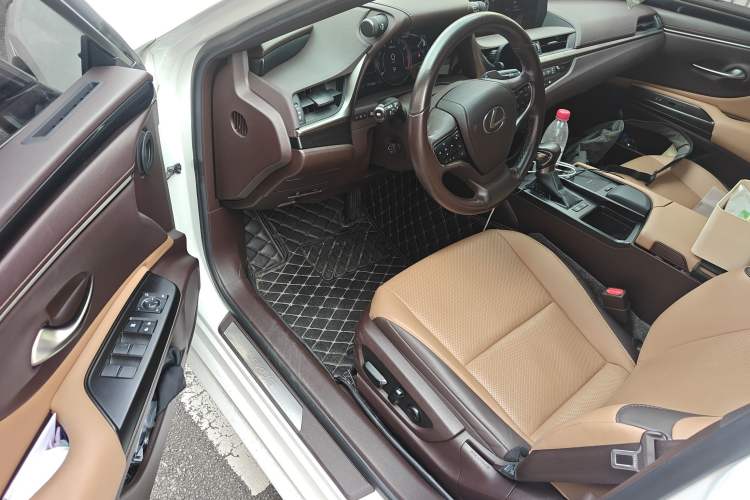 Used Lexus ES 2018 200 Excellence Edition China VI Standard
