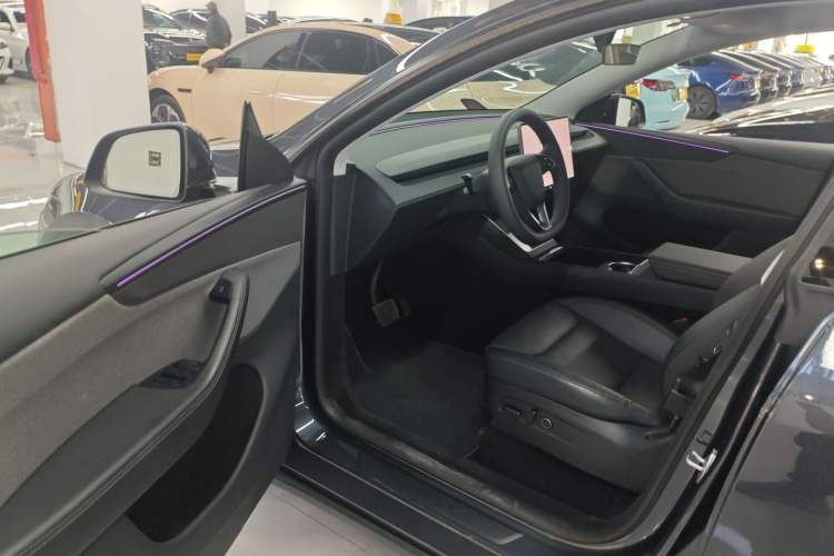 Used Tesla Model Y 2025 Rear-Wheel-Drive Version
