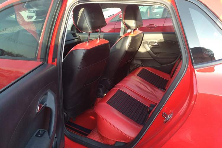 Used Volkswagen Polo 2016 1.4L Manual Fashion Model