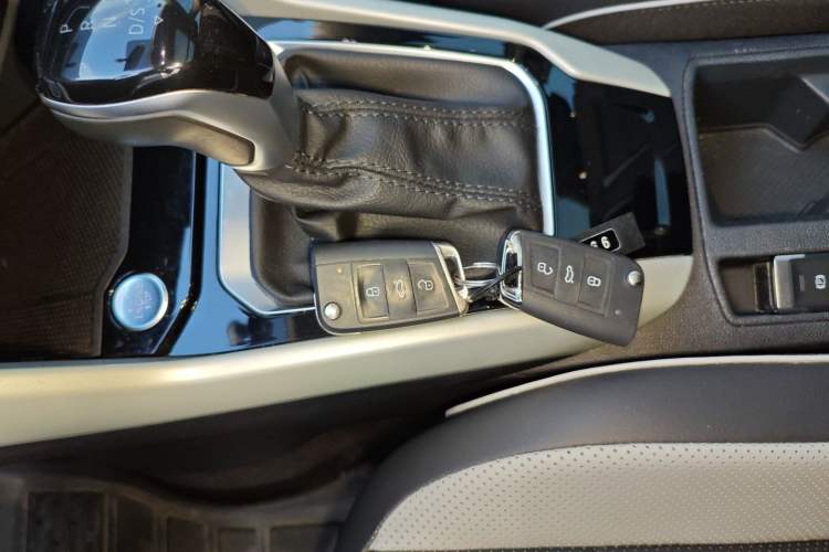 Used Volkswagen T-ROC 2024 280TSI DSG Two-Wheel-Drive Time Edition
