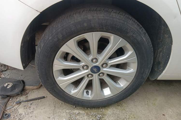 Used Ford Escort 2015 1.5L Automatic Fashion Model