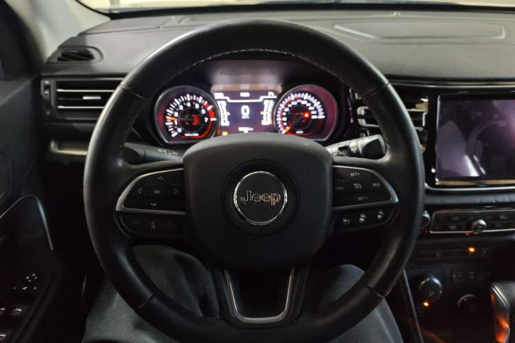 Used  Grand Commander 2018 2.0T Four-Wheel Drive Smart Enjoyment Version China V Emission Standard
