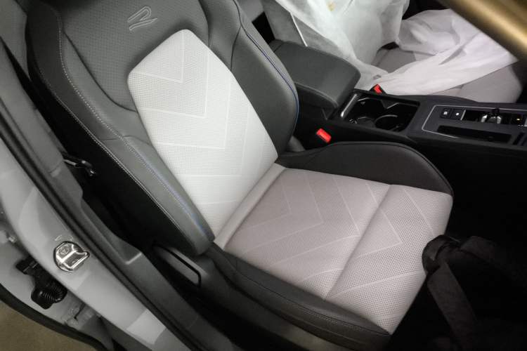 Used Volkswagen Golf 2025 300TSI R-Line
