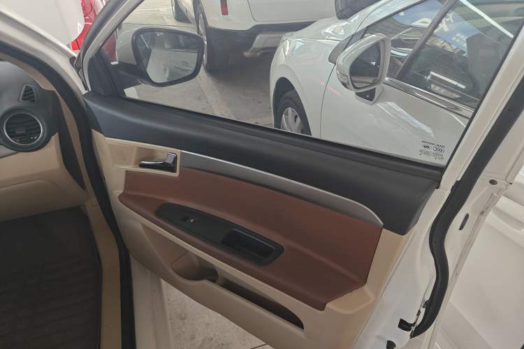 Used Roewe 350 2015 1.5L Manual Luxury Sunroof Edition
