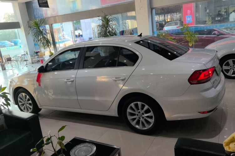 Used Volkswagen Lavida 2017 1.6L Automatic Comfort Edition
