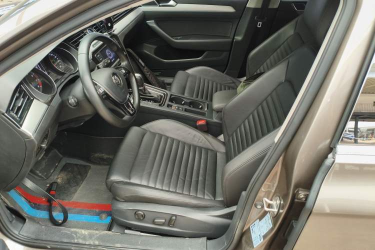 Used Volkswagen Magotan 2017 330TSI DSG Leading Model
