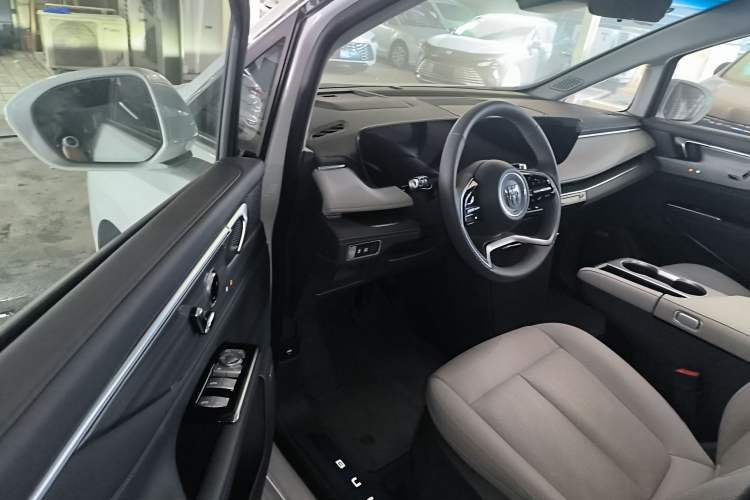 Used Buick GL8 2025 Lu Zun Deluxe Edition