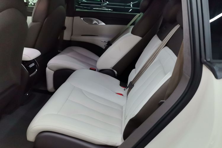 Used  LS7 2023 100kWh Lux Rear-Drive Version