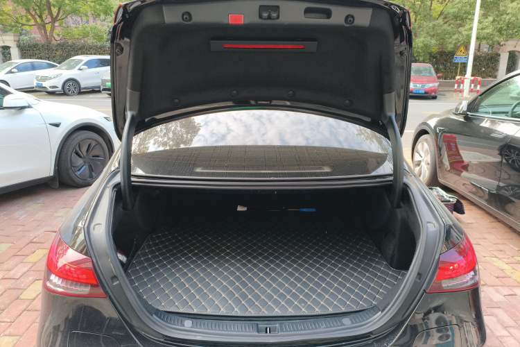 Used Mercedes-Benz E-Class New Energy 2022 Restyled E 350 e L Plug-in Hybrid Sedan
